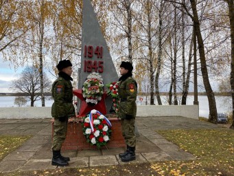 У места гибели батальона Лысенко на Осташевской земле.